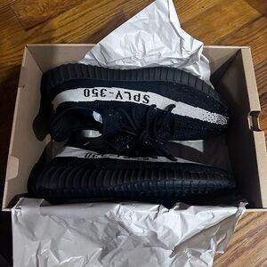 Yeezy Boost 350 V2
